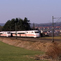 401 566 mit ICE 109 und 401 057 mit ICE 592 am 14_04_03 bei Westerstetten.jpg